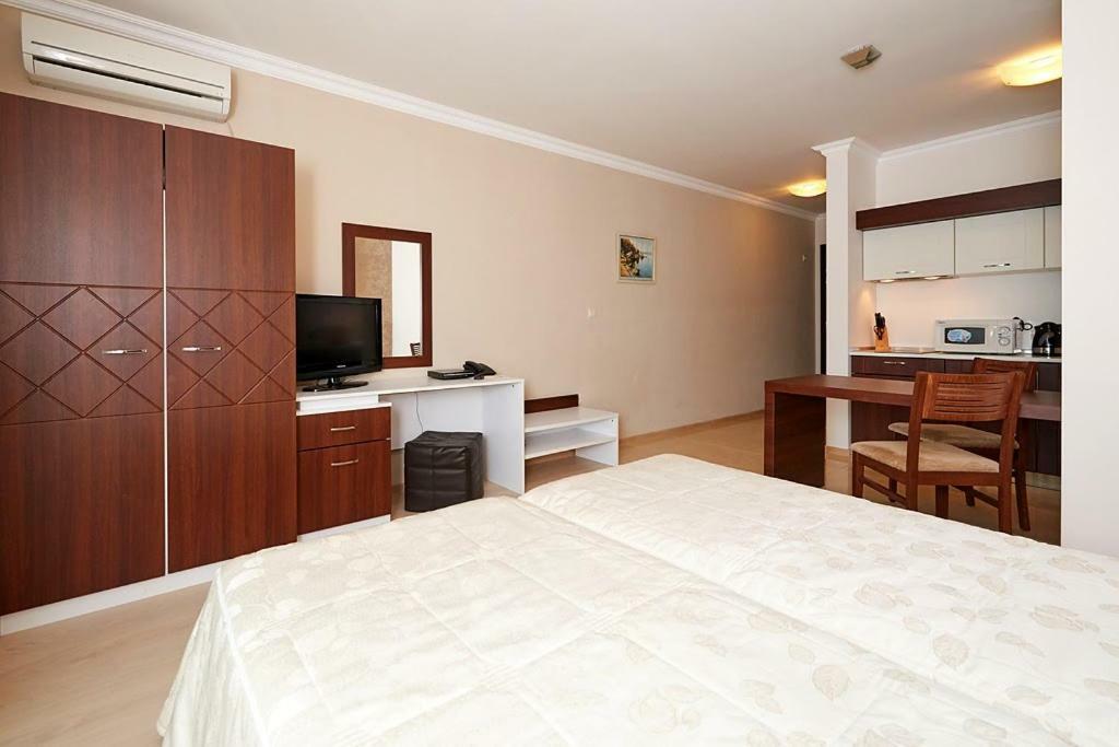 Penelopa Palace Apart Hotel & Spa Pomorie Ngoại thất bức ảnh