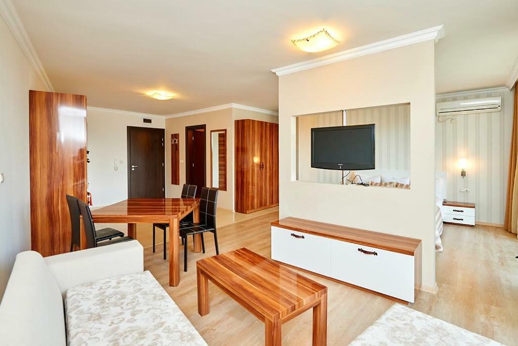 Penelopa Palace Apart Hotel & Spa Pomorie Ngoại thất bức ảnh