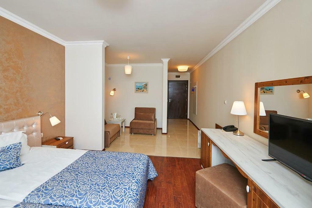 Penelopa Palace Apart Hotel & Spa Pomorie Ngoại thất bức ảnh
