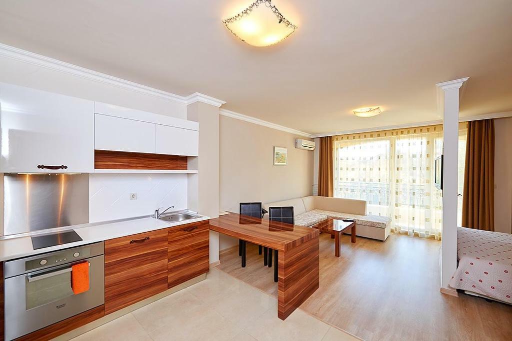 Penelopa Palace Apart Hotel & Spa Pomorie Ngoại thất bức ảnh
