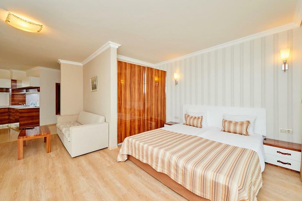 Penelopa Palace Apart Hotel & Spa Pomorie Ngoại thất bức ảnh