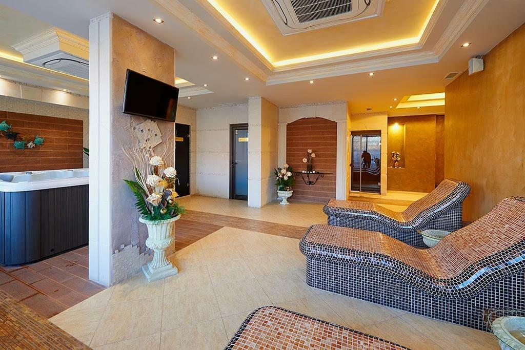 Penelopa Palace Apart Hotel & Spa Pomorie Ngoại thất bức ảnh